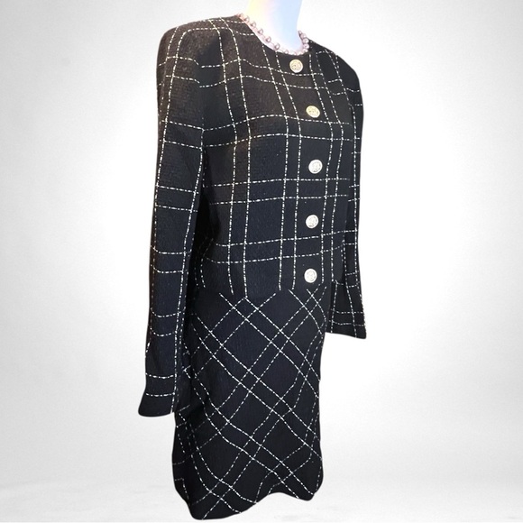Vince Camuto
Women's Button Front Tweed Jacket Medium & Tweed Short Skirt Sz 6 - Picture 7 of 9